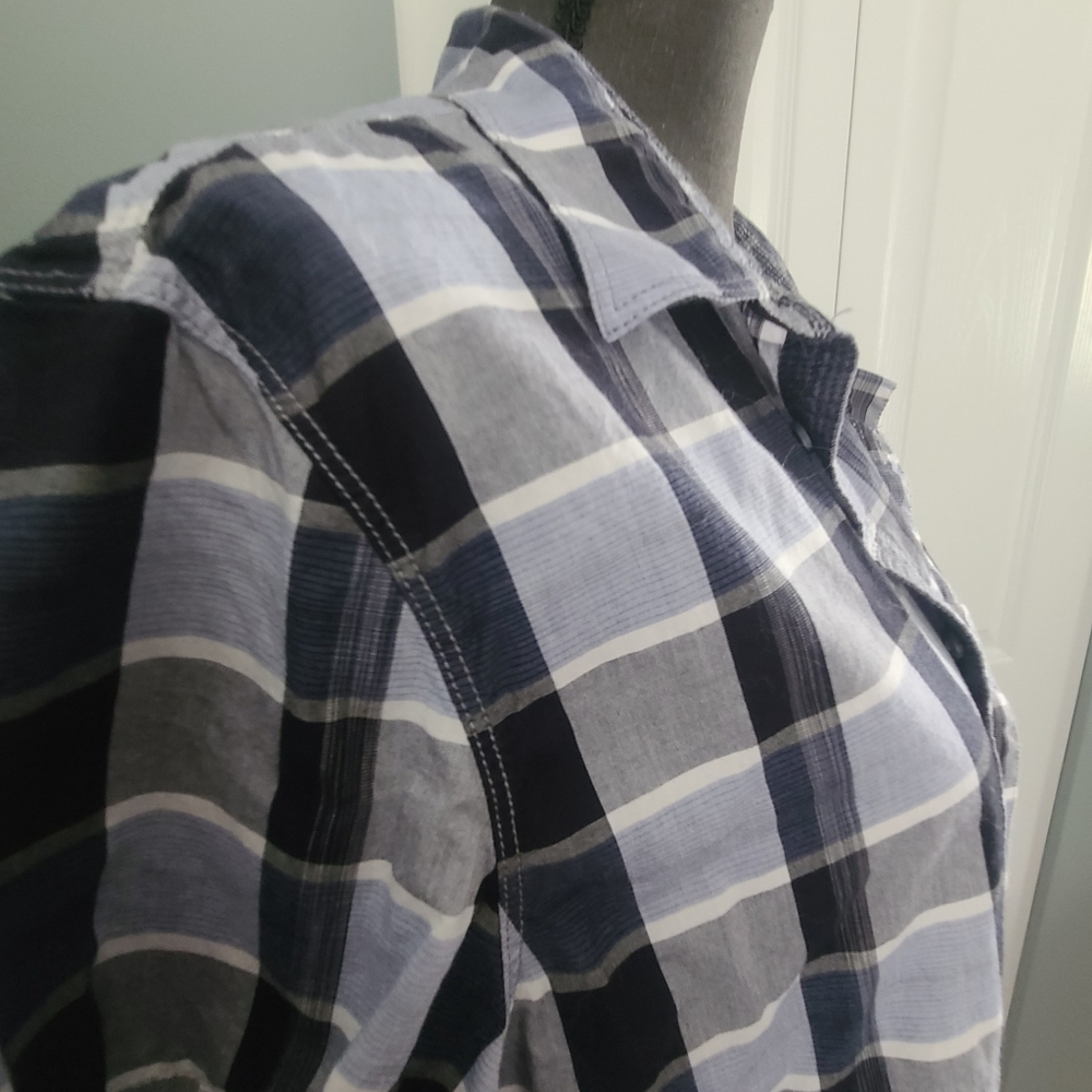 Calvin Klein button down T - Picture 2 of 3